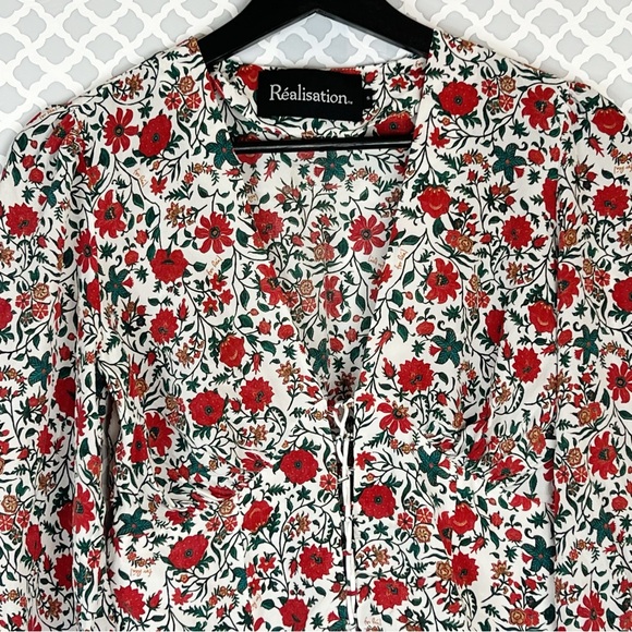 EUC Realisation Par The Bennie Silk Top in White Batik Floral by Realisation Par - Picture 3 of 13